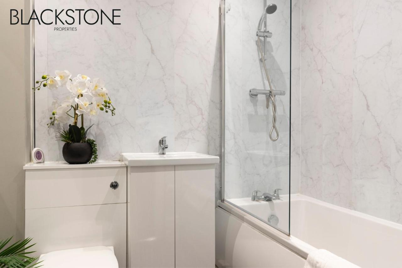 Champagne House - 4 Bed Property Plus 2 Sofa Beds By Bpne Darlington  Exterior foto