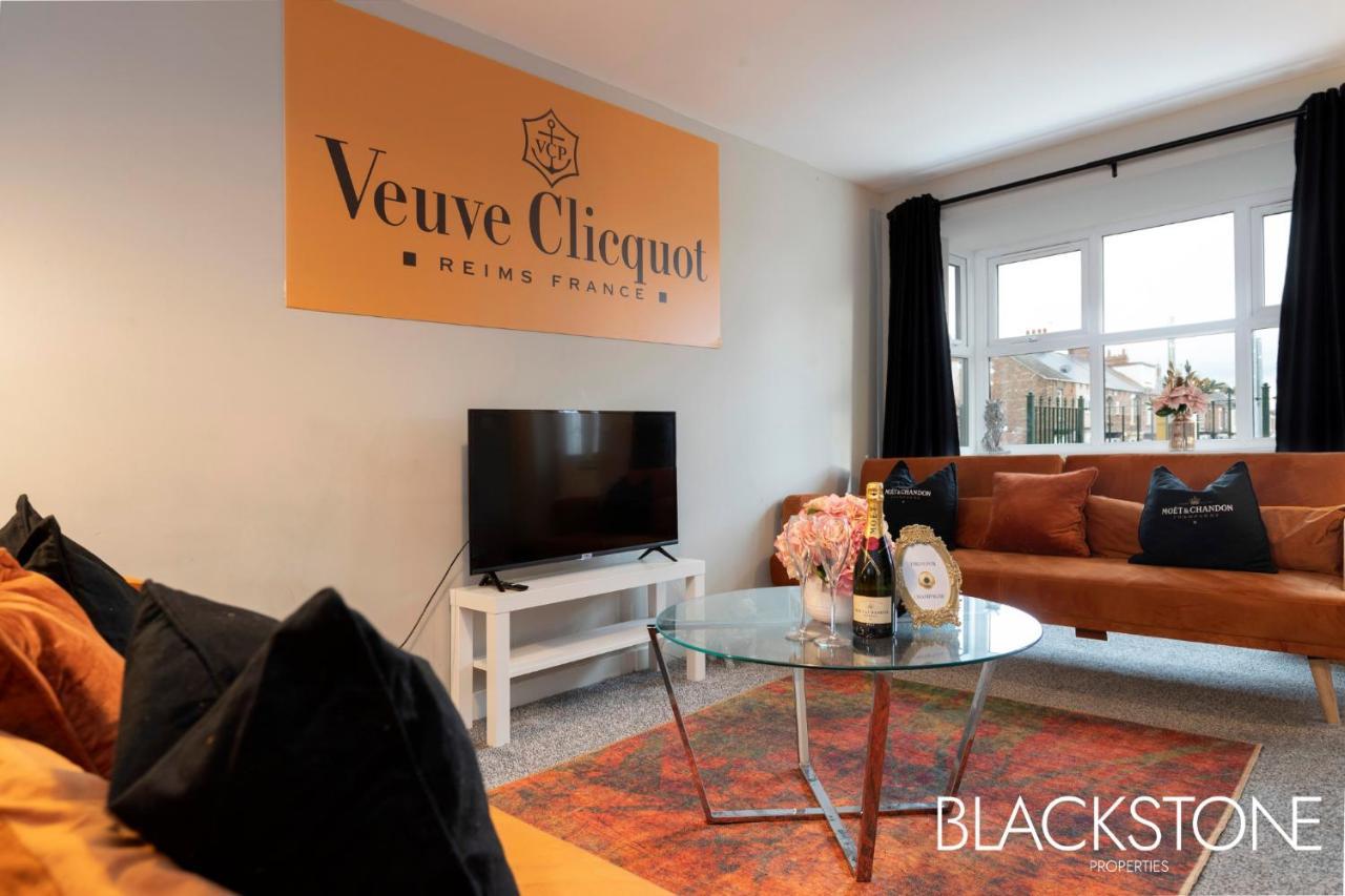 Champagne House - 4 Bed Property Plus 2 Sofa Beds By Bpne Darlington  Exterior foto