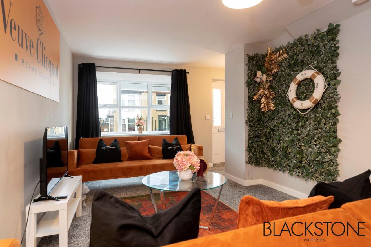 Champagne House - 4 Bed Property Plus 2 Sofa Beds By Bpne Darlington  Exterior foto