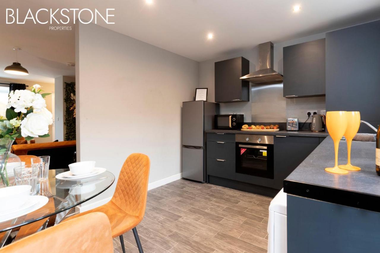 Champagne House - 4 Bed Property Plus 2 Sofa Beds By Bpne Darlington  Exterior foto